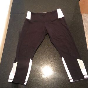 Lululemon lavender/gray 3/4 workout leggings